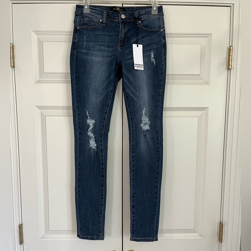 NWT Hammer Mid Rise Distressed Skinny Jeans, Size 7 Juniors